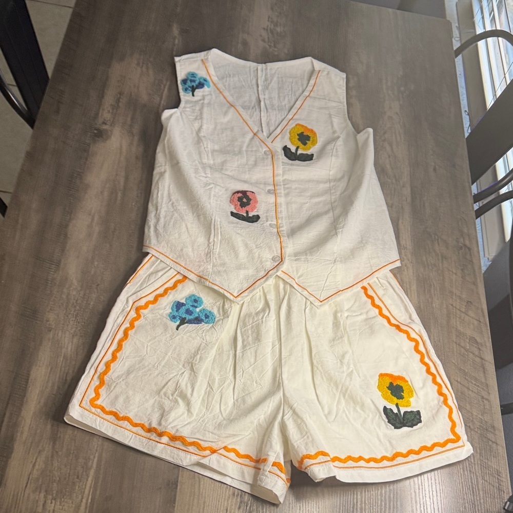 Cottagecore Festival White Short and Vest Set with Floral Embroidery